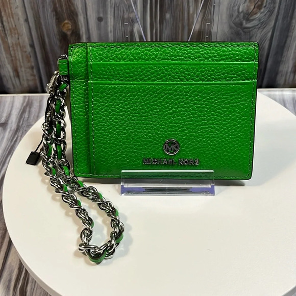 NWT MICHAEL KORS WRISTLET CARD HOLDER IN GREEN LEATHER. - Picture 1 of 15